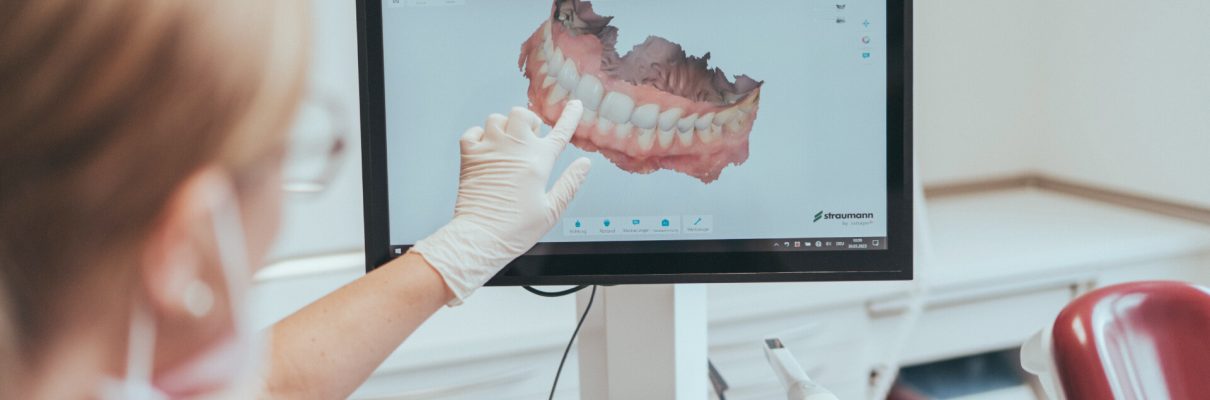 3D Scan eines Gebisses auf einem Monitor
